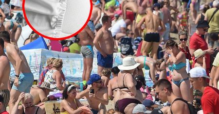 Weź prześcieradło z gumką na plażę. Trik robi furorę