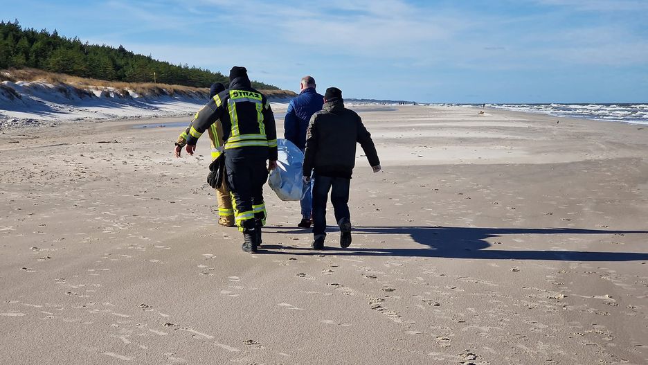 Na plaży w Łebie znaleziono zwłoki