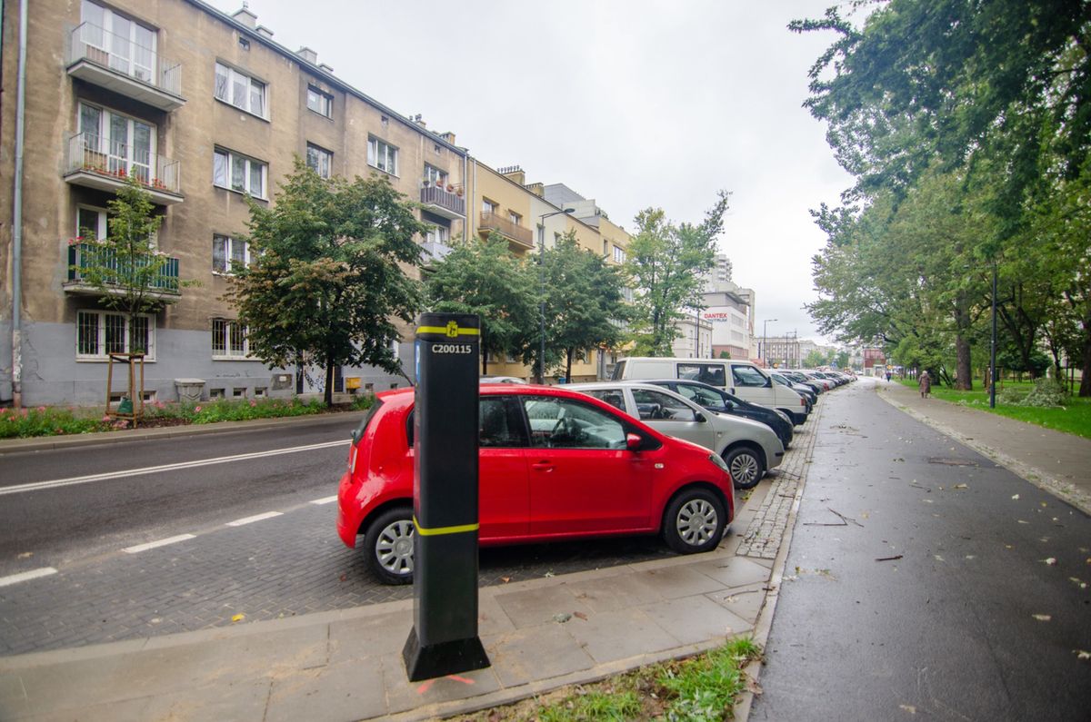 Warszawa. Strefa płatnego parkowania rozszerzy się o część Woli i Pragi