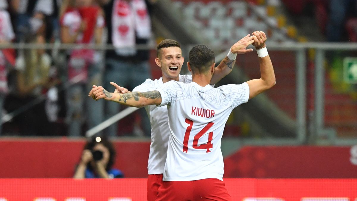 PAP / Piotr Nowak / Piłkarze reprezentacji Polski Jakub Kiwior (P) i Sebastian Szymański (L) cieszą się z gola