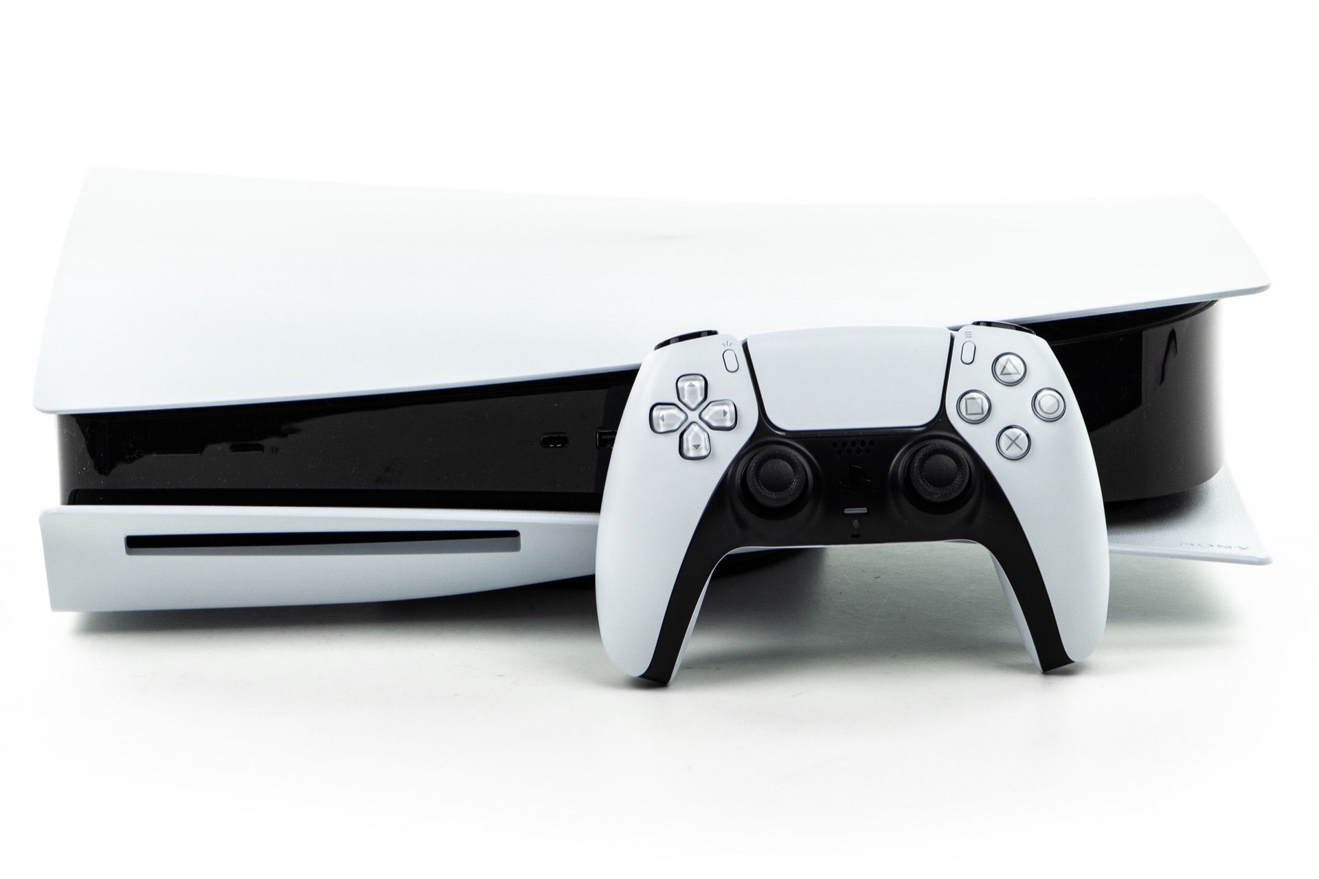 PlayStation 5 - leżące poziomo na podstawce