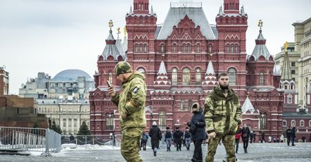 Bilety na wyloty z Moskwy wyprzedane. "Spekuluje się, że elita opuści miasto"