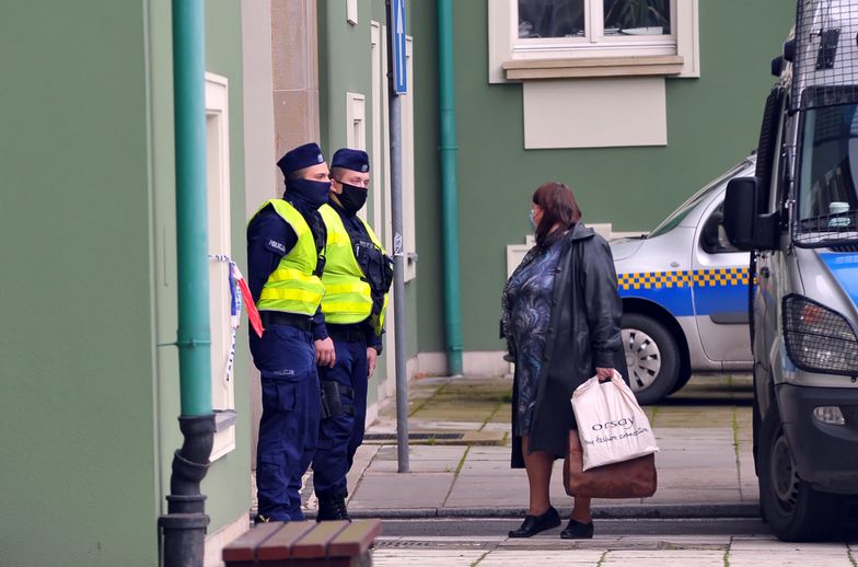 Mandaty za brak maseczki. Ponad 55 tys. ukaranych i kilkanaście tysięcy wniosków do sądu