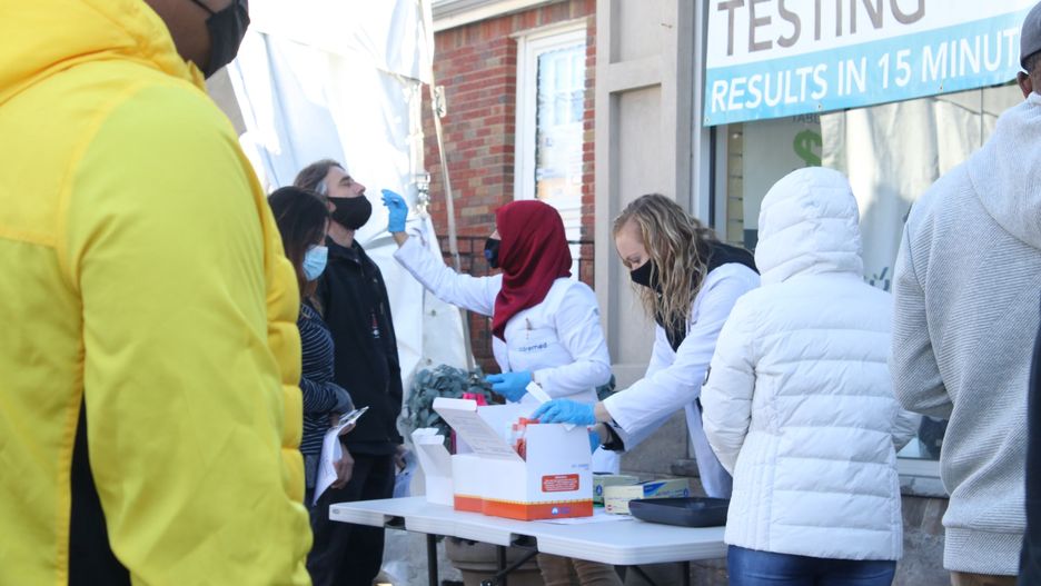 Coraz więcej pozytywnych testów na COVID-19
