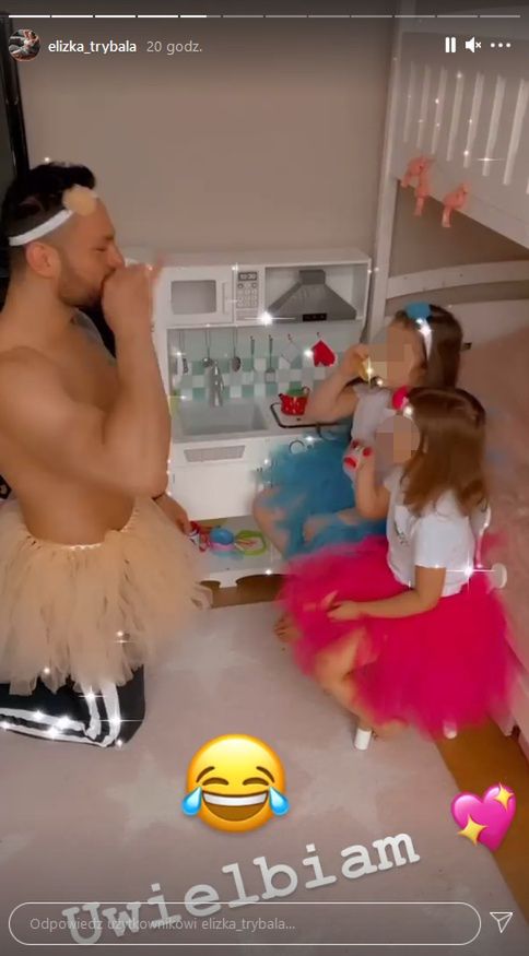 Trybson topless, w spódniczce tutu