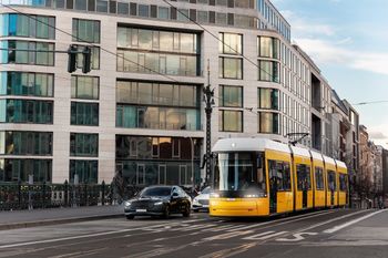 Grudziądz: Samochód zderzył się z tramwajem. Były utrudnienia