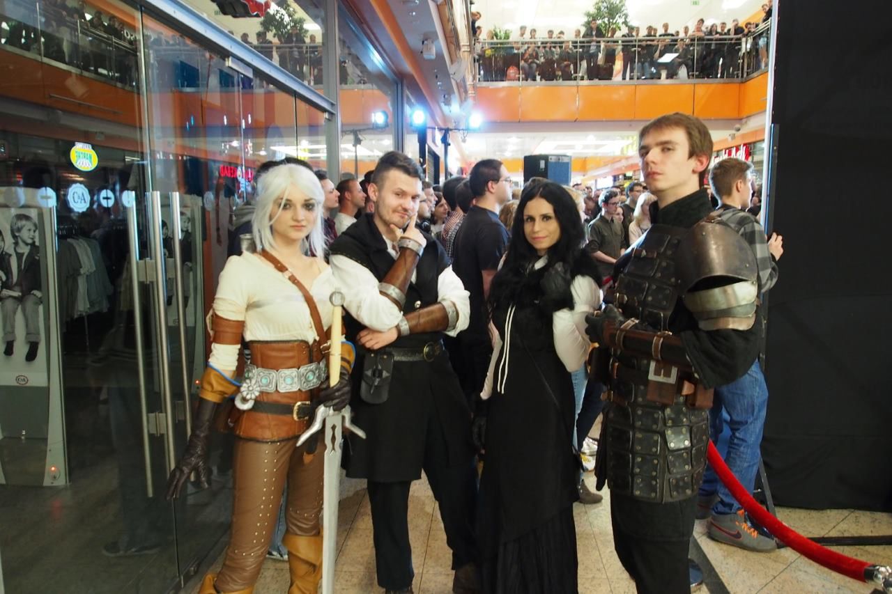 Cosplayerzy podczas premiery Wiedźmina 3 we Wrocławiu