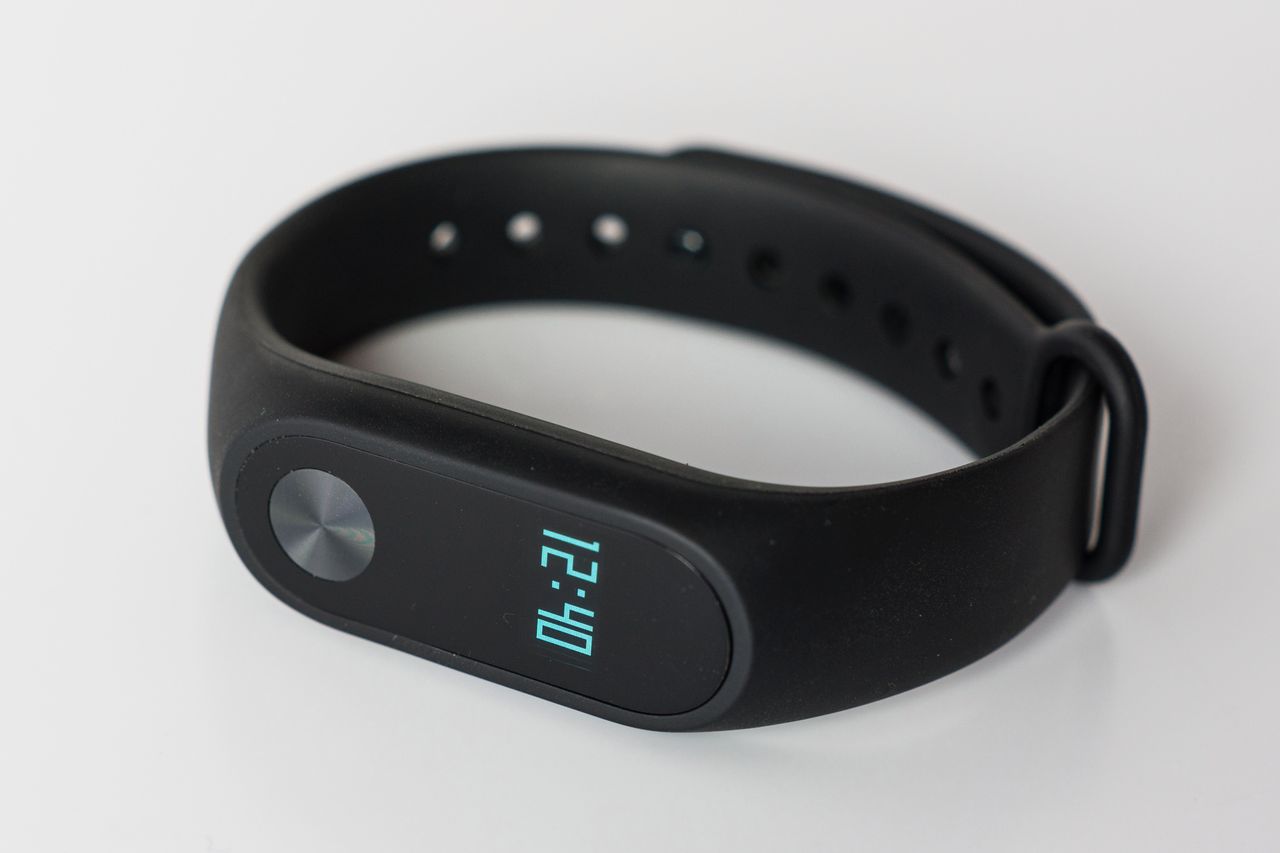 Xiaomi Mi Band 2: test solidnej smartopaski nie tylko dla sportowców