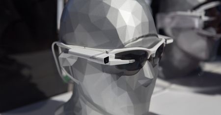 [CES 2015] Sony pokazuje jak dodać inteligencji okularom wszelkiego rodzaju