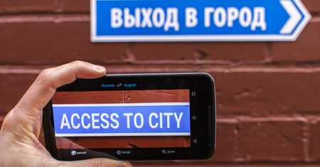 Google na czasie: Tłumacz z dynamiczną translacją z niemieckiego na arabski