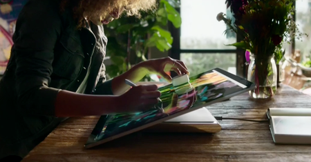 Microsoft zrzuca marynarkę i zostaje artystą. Satya Nadella na #MicrosoftEvent