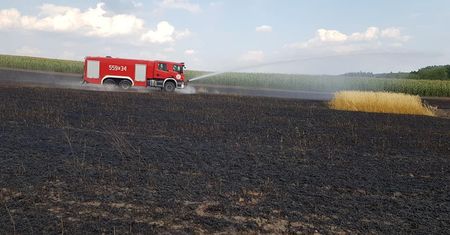 Pożar kombajnu i zboża