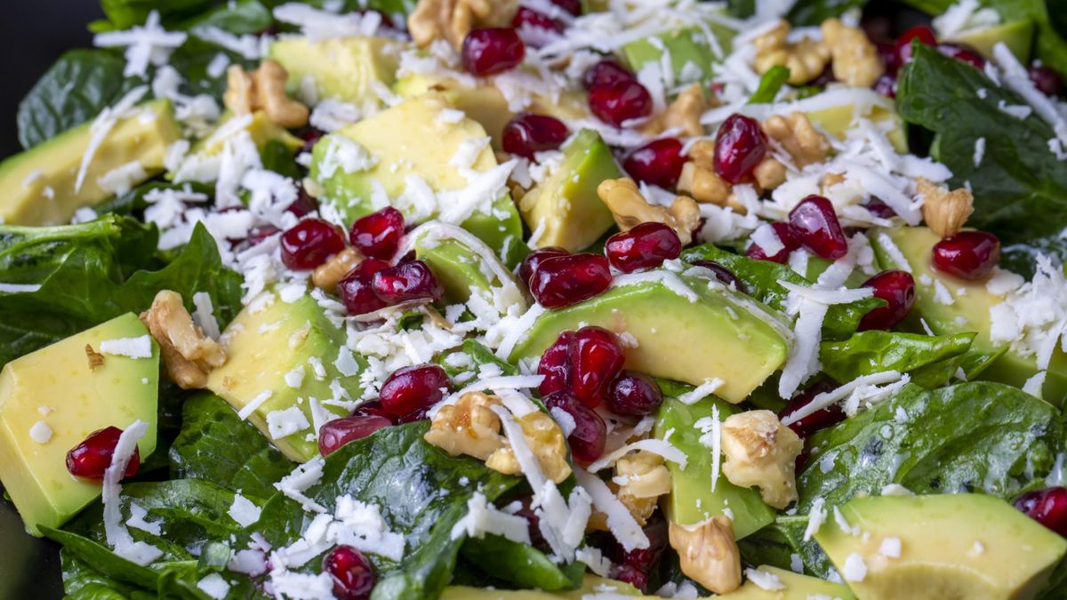 Sałatka przeciwnowotworowa. Zrobisz ją w kilka minut