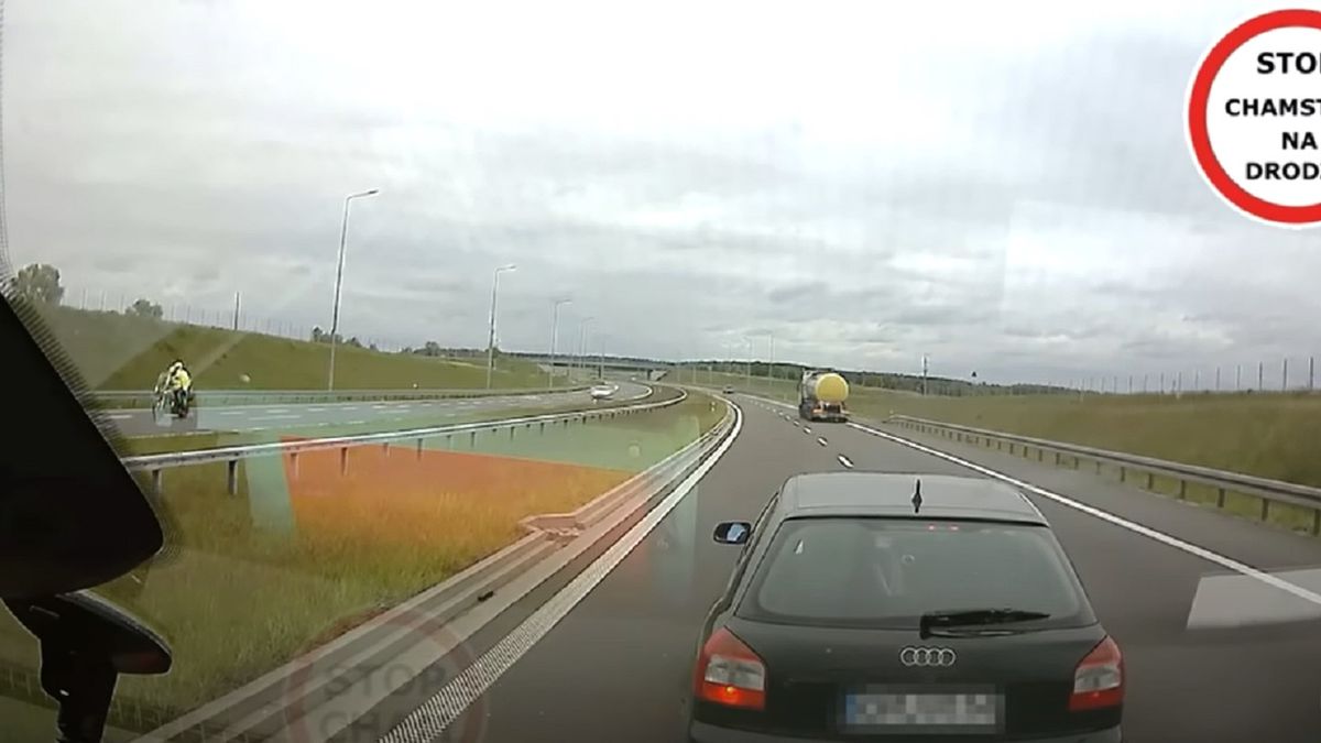 Kierowca Audi mógł spowodować poważny karambol. Powód? Sprzeczka w aucie!