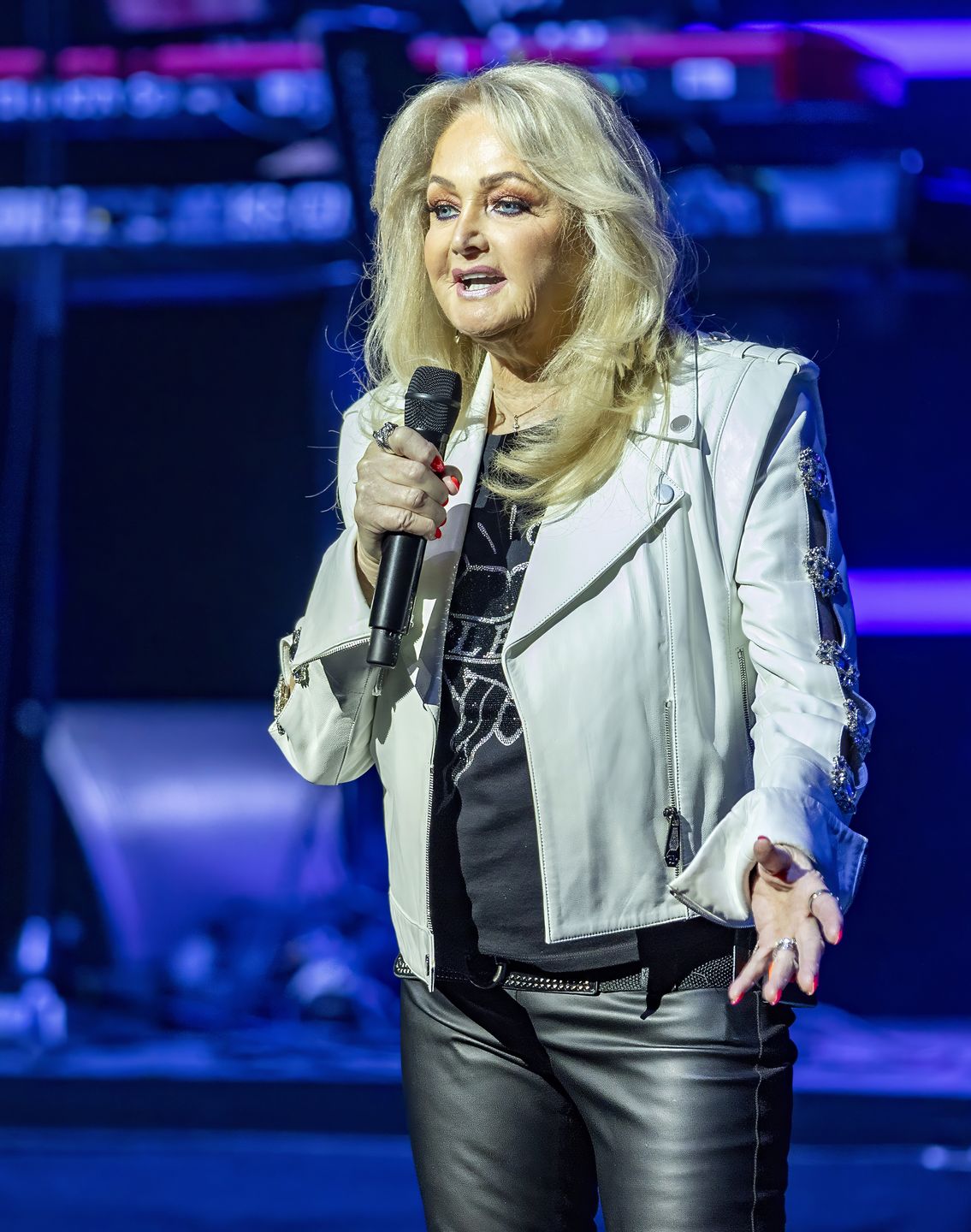 BERLIN, GERMANY - MAY 3: British singer Bonnie Tyler performs at Theater am Potsdamer Platz on May 3, 2025 in Berlin, Germany.  (Photo by Jakubaszek/Redferns)