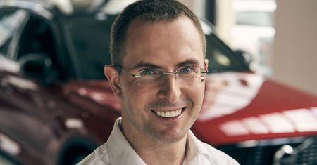 Przyszłość może należeć już tylko do aut elektrycznych. "Nie obawiam się jej" - mówi prezes Volvo w Polsce