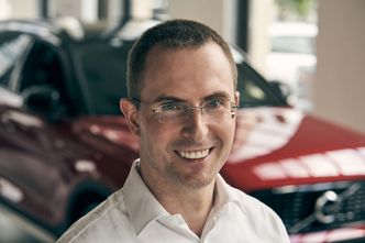 Przyszłość może należeć już tylko do aut elektrycznych. "Nie obawiam się jej" - mówi prezes Volvo w Polsce
