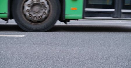 Kierowca MPK zauważył leżącego na przystanku mężczyznę, nie dawał oznak życia. Okazało się, że 56-latek nie żyje