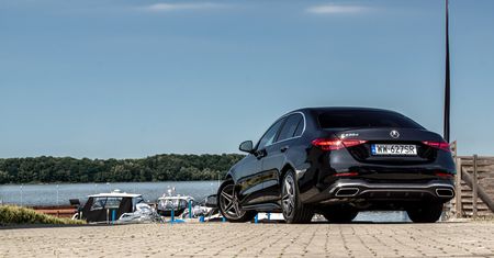 Pierwsza jazda: nowy Mercedes Klasy C to "Baby-Klasa S" o niestereotypowym charakterze