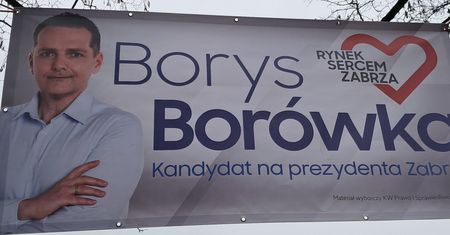 PiS drobnym drukiem. Zarzuty pod adresem kandydata, wszystko przez baner