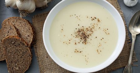 Błyskawiczna zupa z 3 tanich warzyw. Mimo to smakuje jak z wykwintnej restauracji