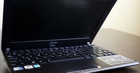 Asus Eee PC 1025C Flare - mikrus z nowym Atomem [test]