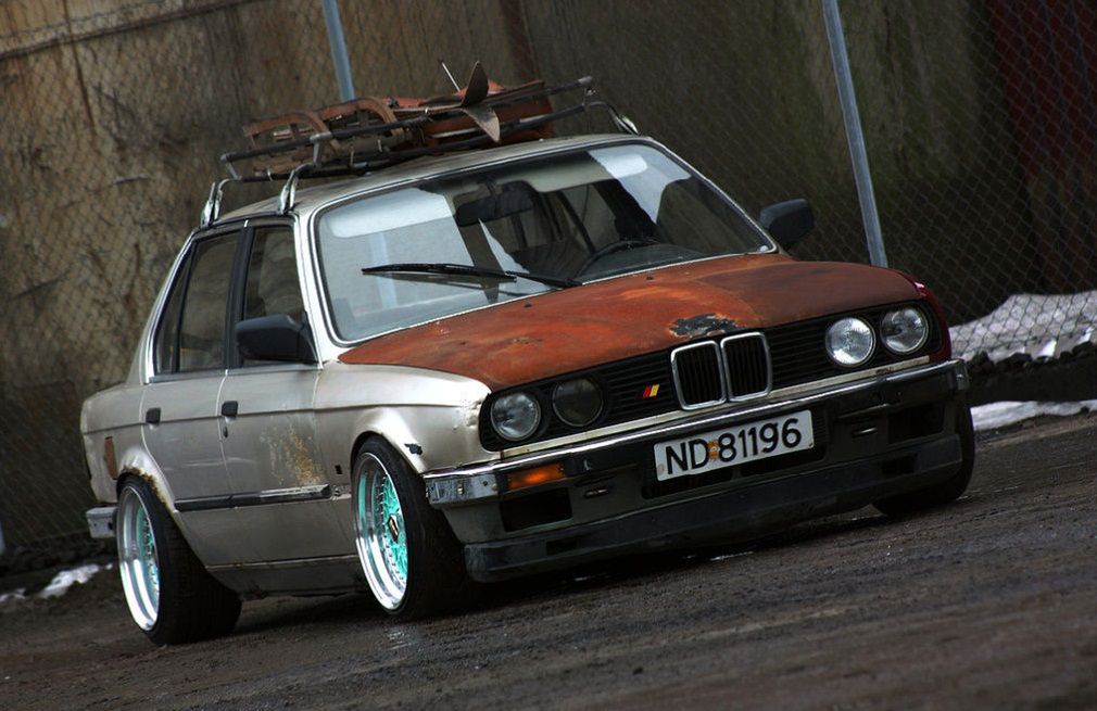 BMW Serii 3 E30 (fot. stanceworks.com)