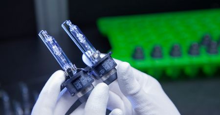 Z "ksenonami" niedługo się pożegnamy. Wyprą je LED-y i... zwykłe żarówki