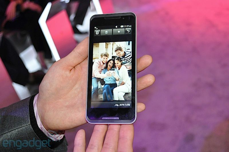 LG GW990 - gigantyczny smartfon z procesorem Intel Atom 2