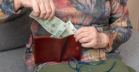300 plus dla wdów i wdowców. Projekt ustawy trafił do komisji