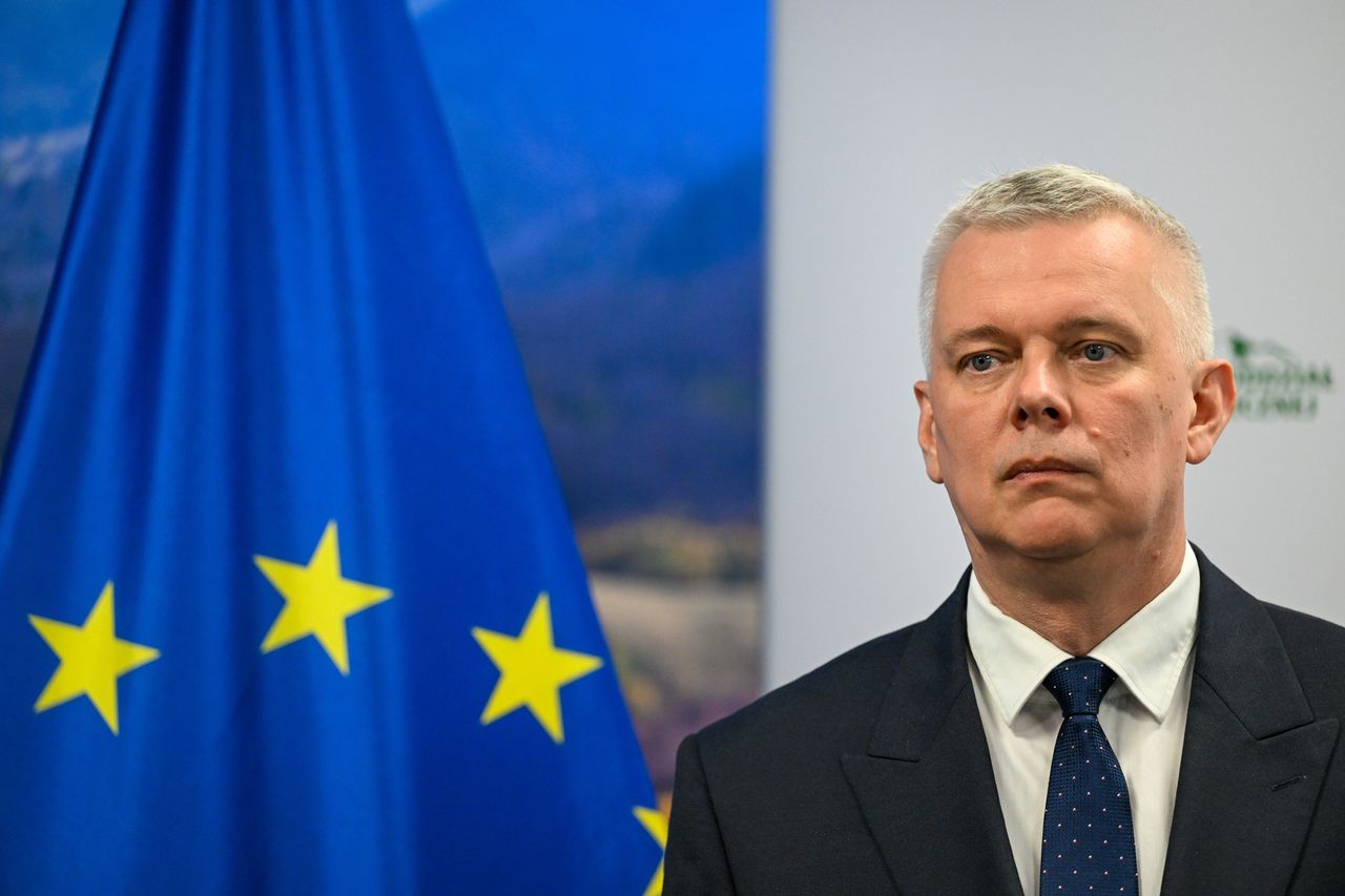 Sprawa certyfikatu dla Nawrockiego. Kto za to odpowiada?