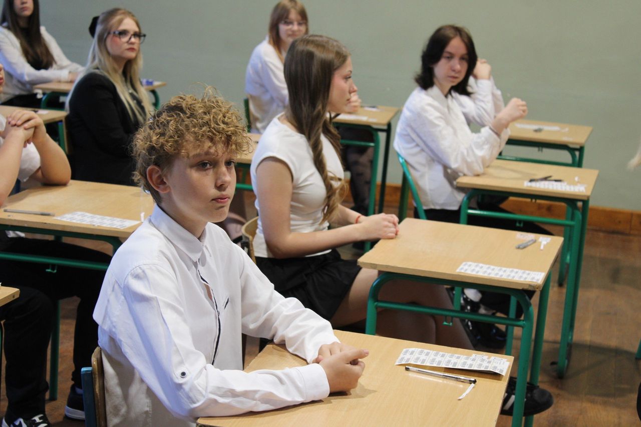 Rozpoczął się egzamin ósmoklasisty. Byliśmy w SP nr 1 w Gnieźnie
