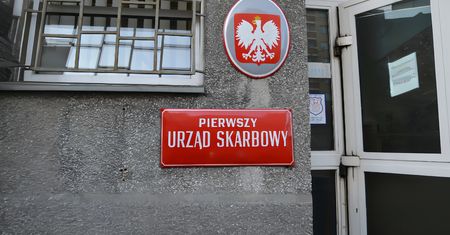 Przedsiębiorca przykuł się kajdankami w urzędzie skarbowym. Czuje się nękany