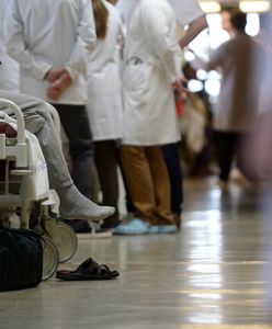 Mazowieckie. Dwa razy uciekł z izolacji ze szpitala. Raz przez okno