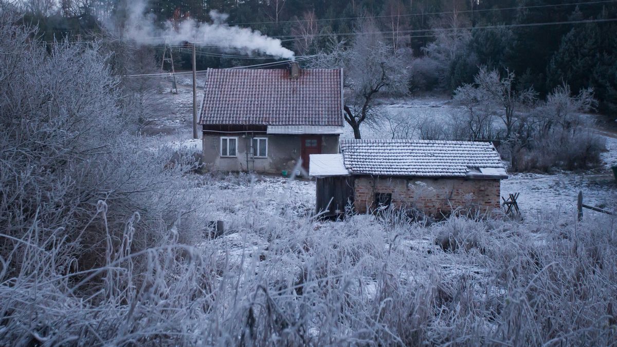 Frosty morning in north east Poland
Home covered with frost near the Banie Mazurskie village, 16 December, 2015 in Poland (Photo by Krystian Dobuszynski/NurPhoto) (Photo by NurPhoto/NurPhoto via Getty Images)
NurPhoto
domestic scene:CB2, snowfall:CB2, village:CB2, frost:CB2, lifestyle:CB2, Poland:CB2, general news:CB2, nurphoto:CB2, december 16:CB2, 2015:CB2, poland weather:CB2