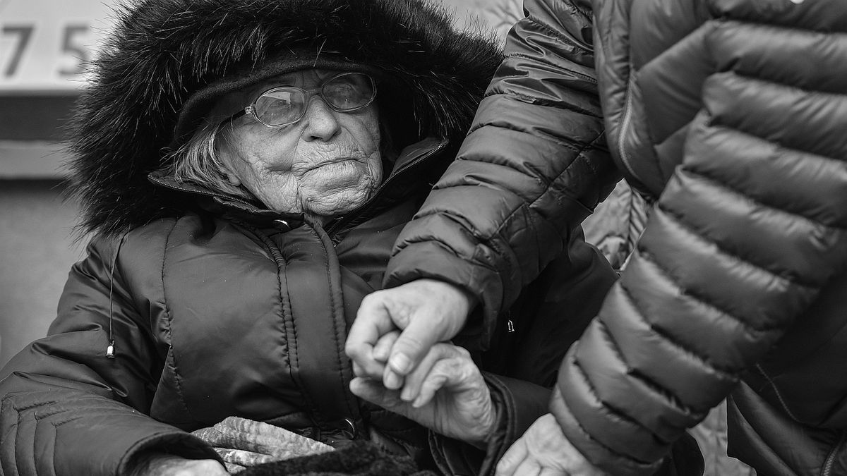 Marianna Krasnodębska z domu Jarosz podczas odsłonięcia tablicy