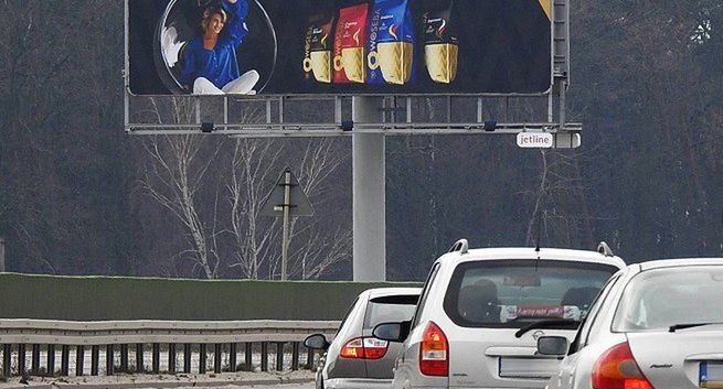 Jet Line zbadał, ile osób może obejrzeć tablice reklamowe Motorway