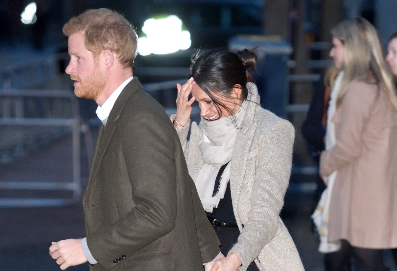 Księżna Meghan przestała uśmiechać się do paparazzi przez Harry'ego. Co jej powiedział?