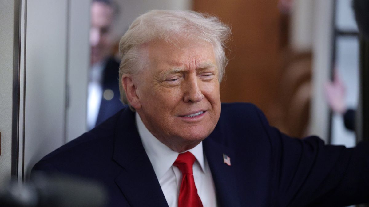 IN FLIGHT - DECEMBER 09: U.S. President Donald Trump speaks to the media aboard Air Force One enroute to Pennsylvania on December 9, 2025. Trump is scheduled to deliver remarks on his administration's economic agenda at an event in Mount Pocono. (Photo by Alex Wong/Getty Images)