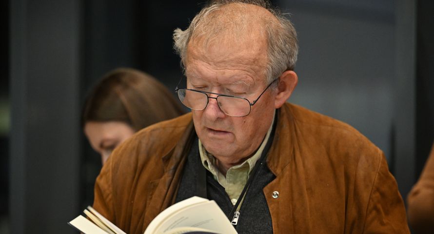 „Gazeta Wyborcza” z Pakietem Ambasadorskim. Zawrotna cena za dożywotnią prenumeratę i spotkanie z Michnikiem