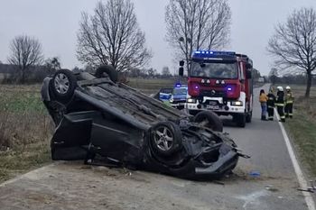 Pijana matka dachowała autem. W pojeździe 3-letnie dziecko. Miała 3,5 promila