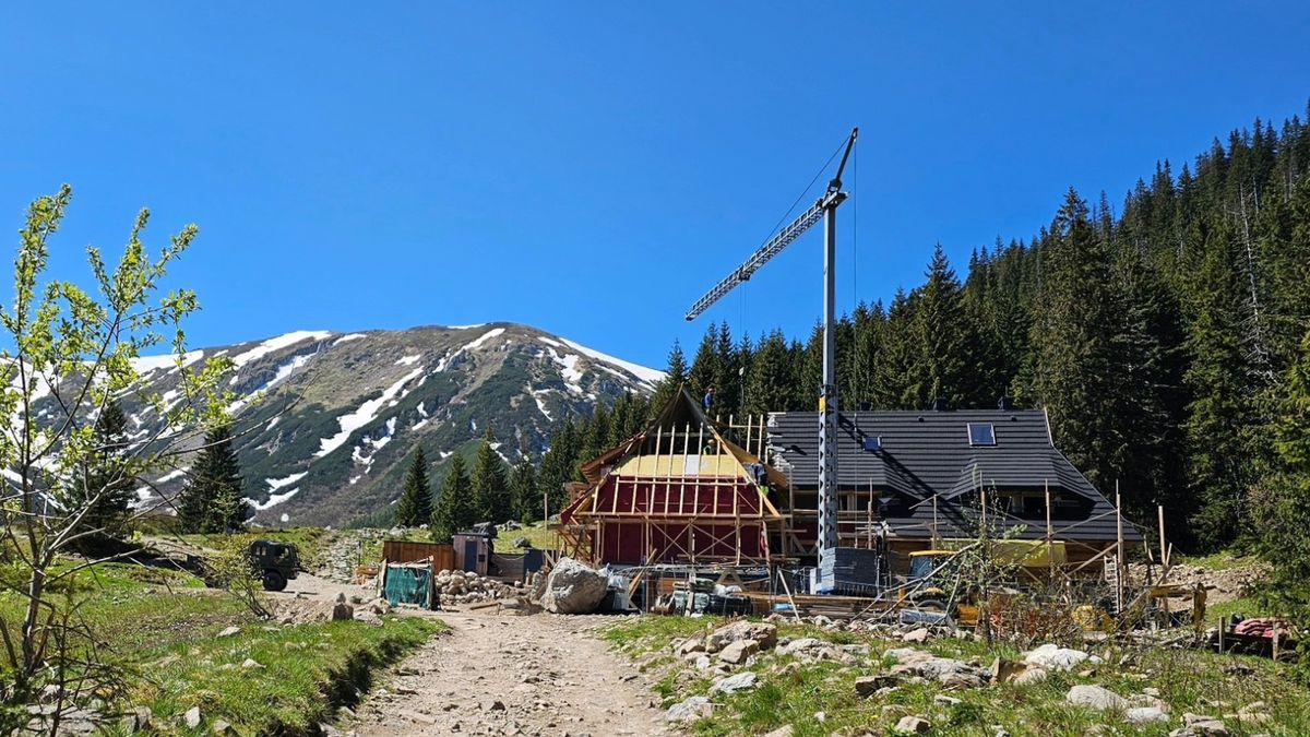 Prace nad nowym schroniskiem na Hali Kondratowej trwają w najlepsze.
