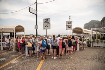 Capri ma dość turystów. Chaos i utrudnienia