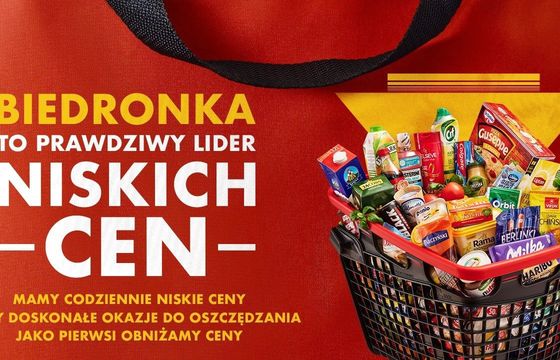 Biedronka znów promuje własny koszyk zakupowy. „Marketing pasożytniczy”
