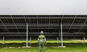 Europa marnuje energię słoneczną. Sieci nie nadążają, konieczne ograniczania