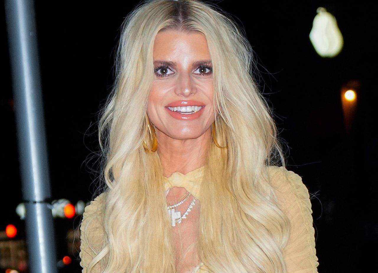 Jessica Simpson w żółtej mini