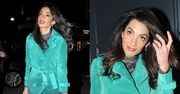 Amal Clooney w turkusowym płaszczu za 38 tysięcy!