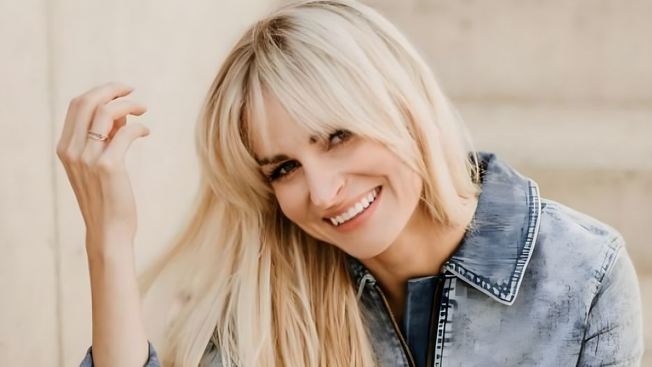 Anita Szydłowska z dystansem przygląda się swoim dawnym zdjęciom