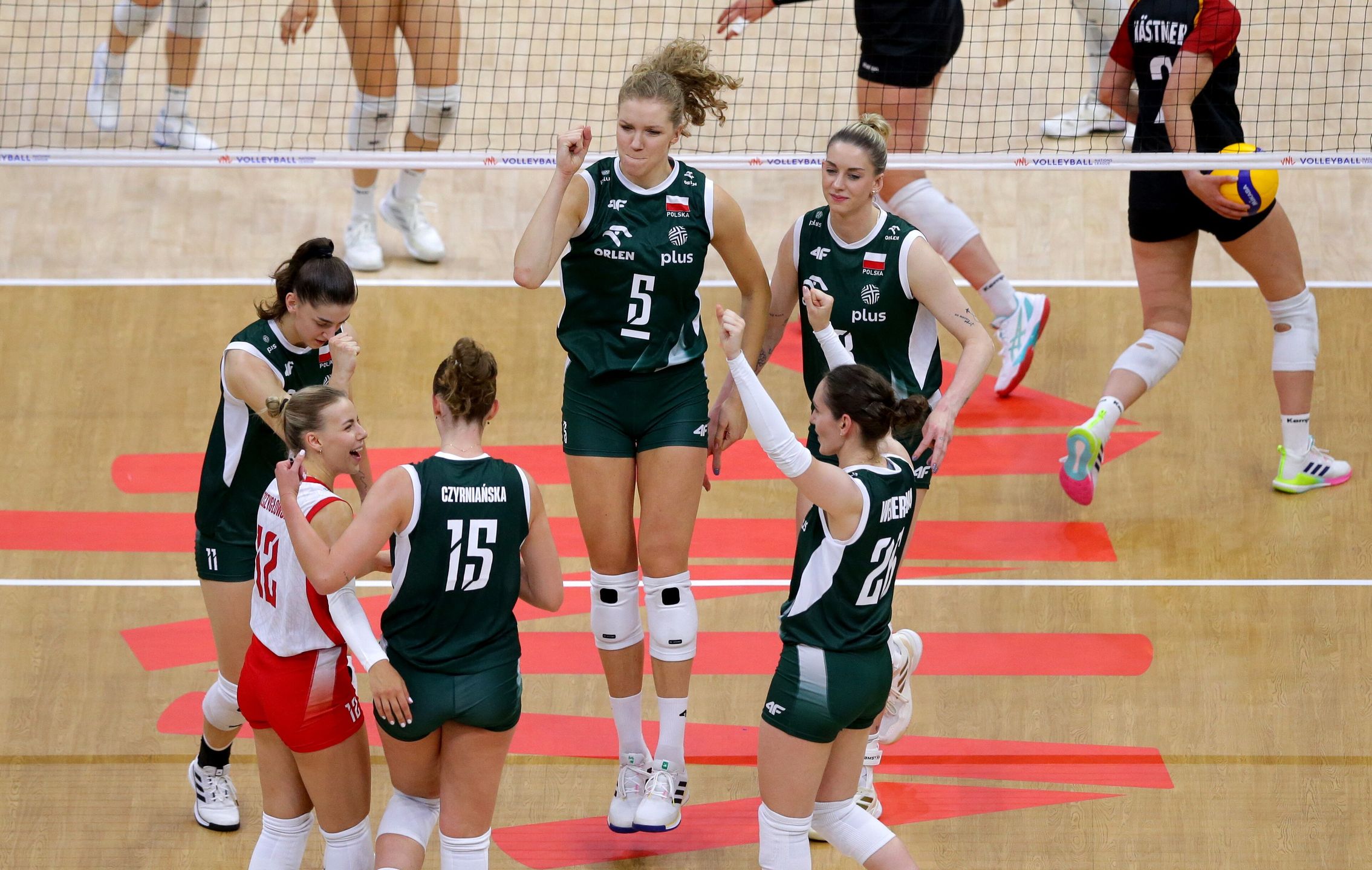 Players of Poland react during the FIVB Volleyball Women's Nations League match between Germany and Poland in Belgrade, Serbia, 20 June 2025. EPA/ANDREJ CUKIC Dostawca: PAP/EPA.
