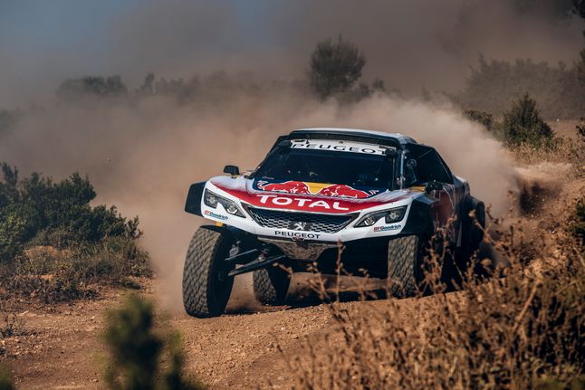 Producenci SUV-ów nie oferują już napędu na cztery koła do wszystkich modeli. Peugeot zwycięstwami w Dakarze udowodnił, że to rozwiązanie nie jest niezbędne.